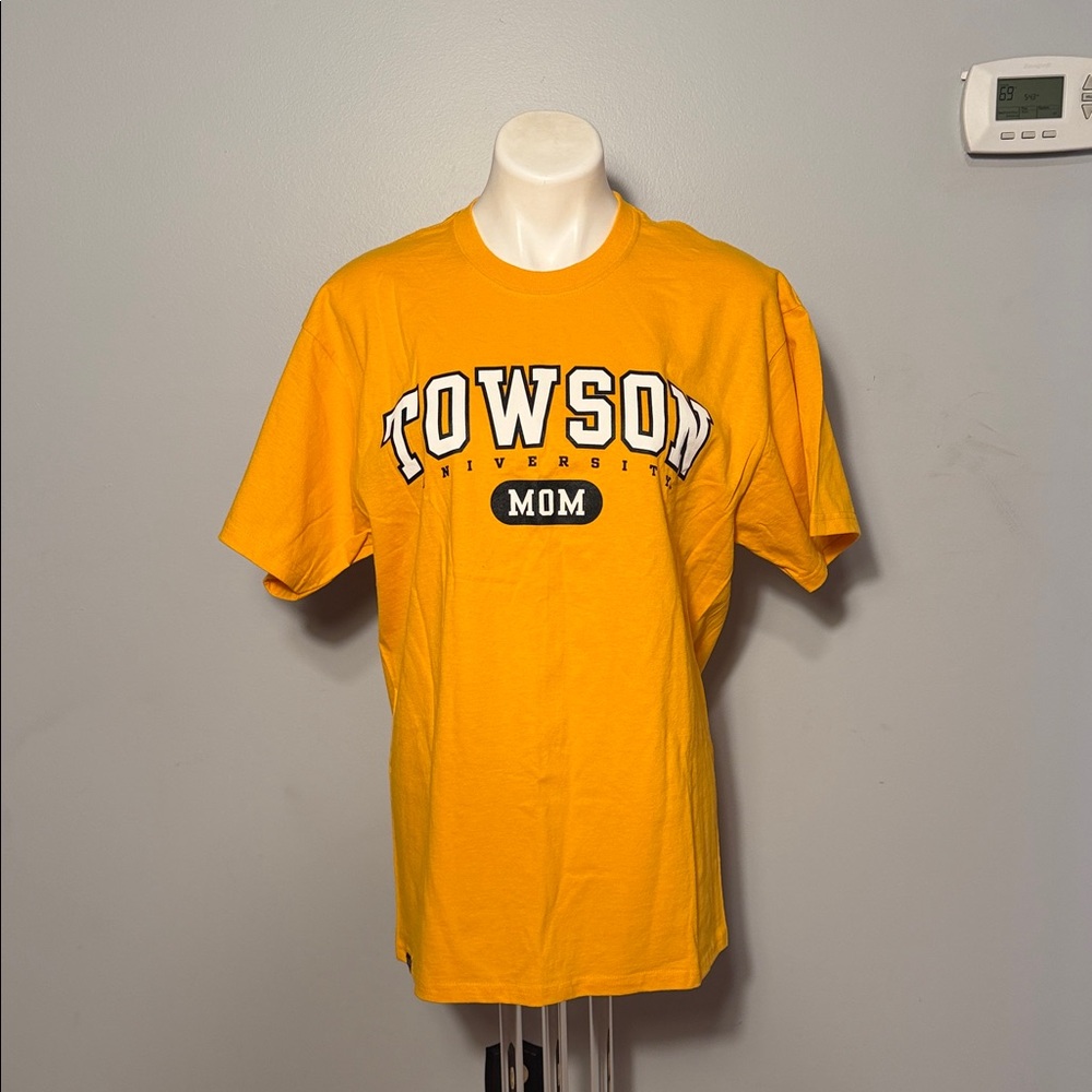 Jansport Towson University Mom Ladies Short Sleeve t-shirt. NWT. Large. Yellow.